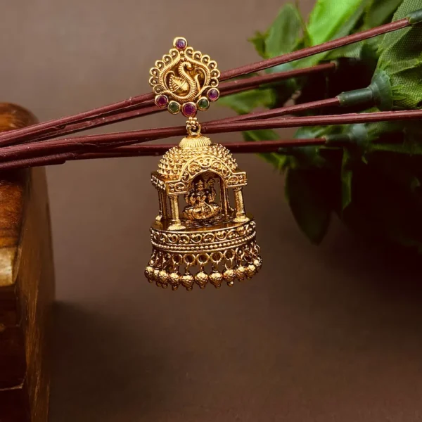 Lakshmi in Mandapam (Premium Matte Finish)