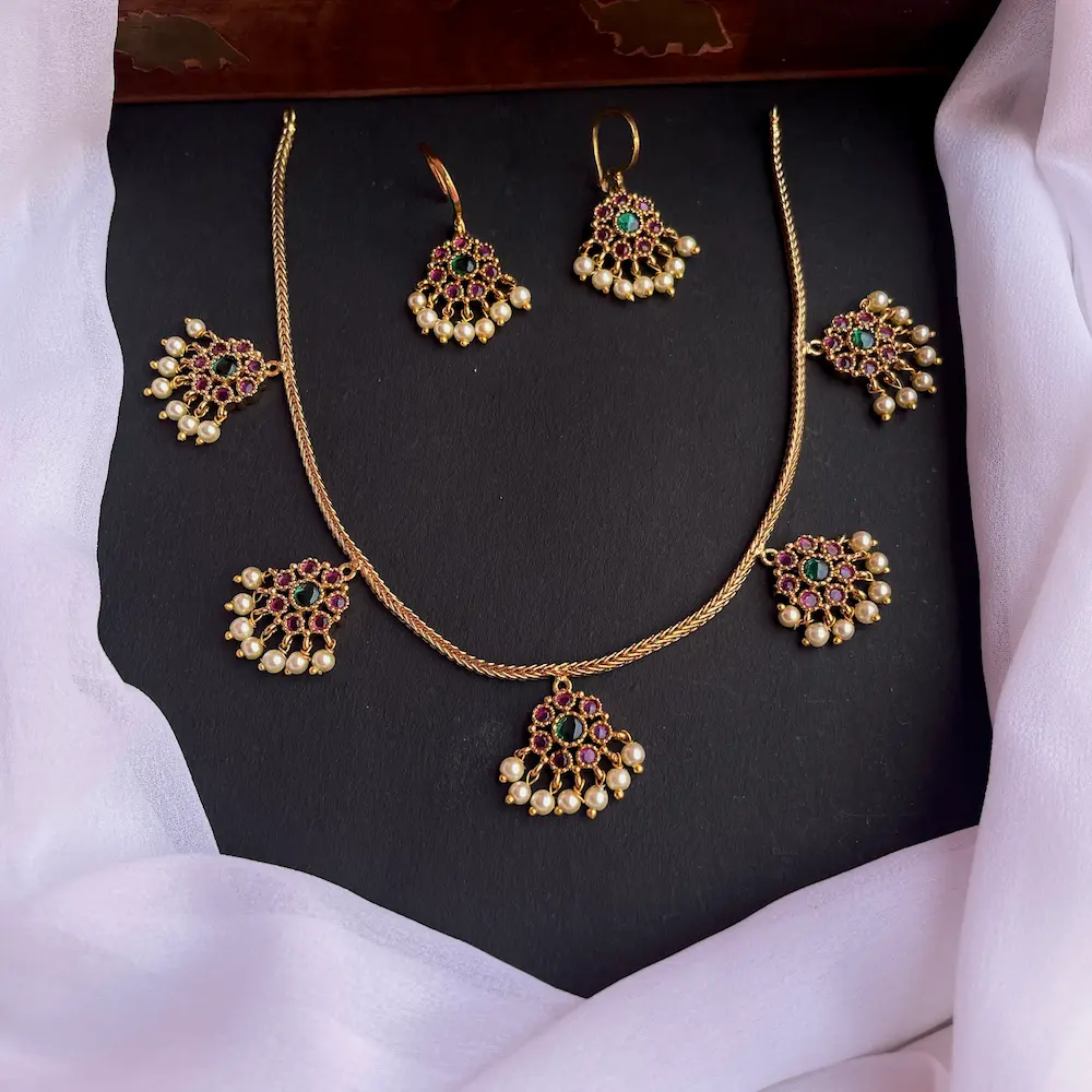 Vedhika (Ruby Pink with Green )