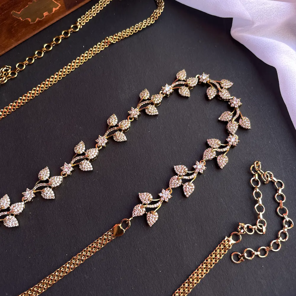 Dull Gold Leaf Pattern Hipchain - Image 2