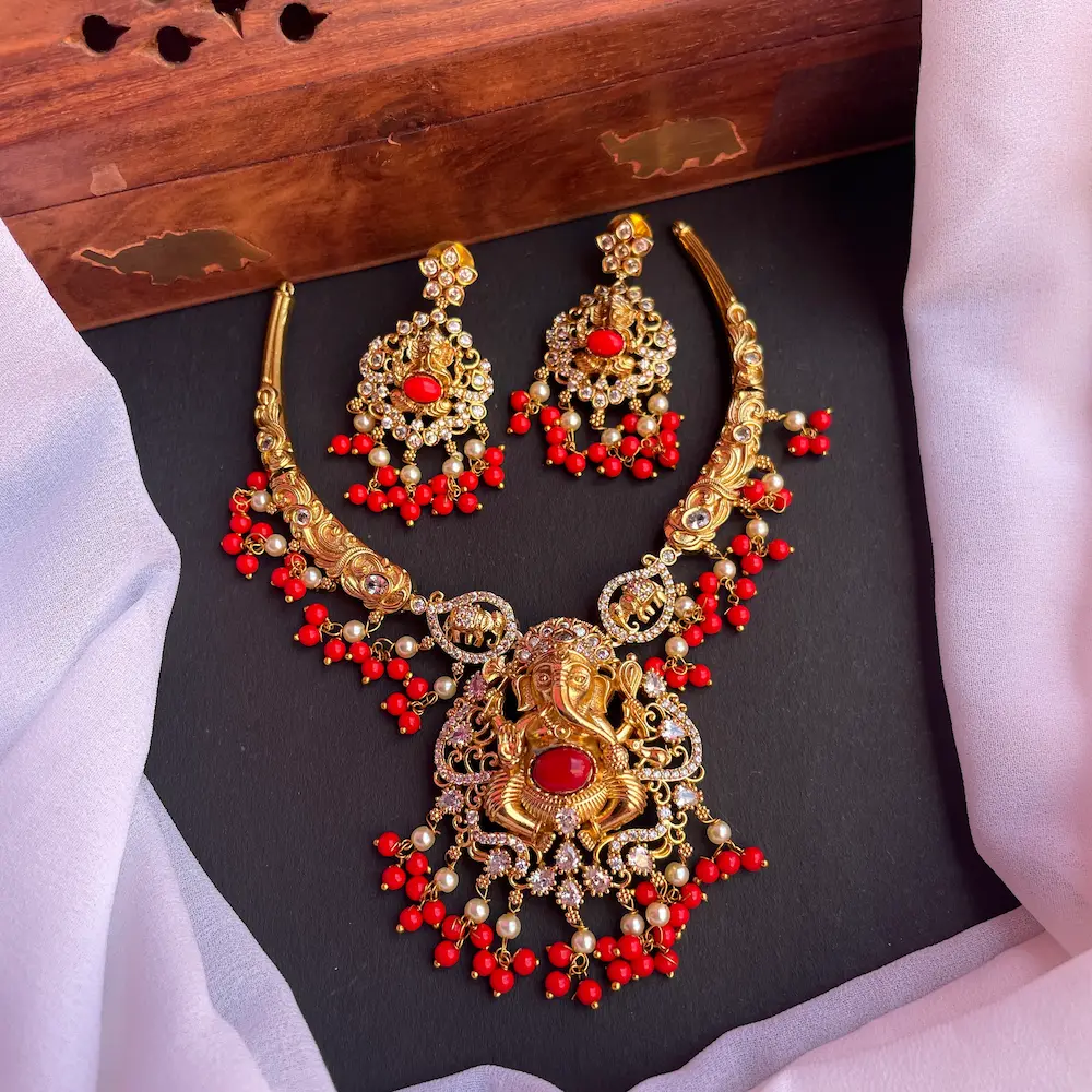 Coral Ganesha Kante Set
