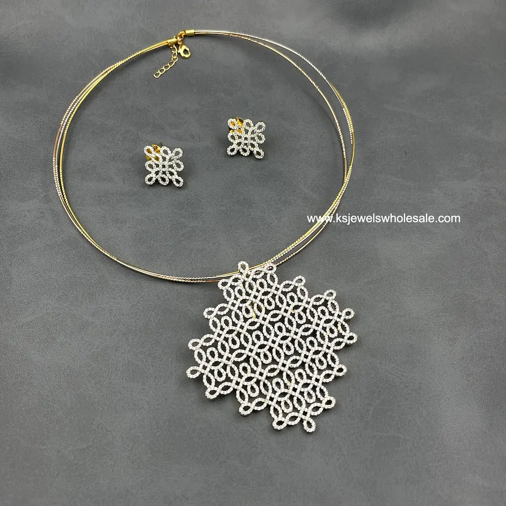 Kolam AD Removable Pendant With Earrings in Kante - Image 4