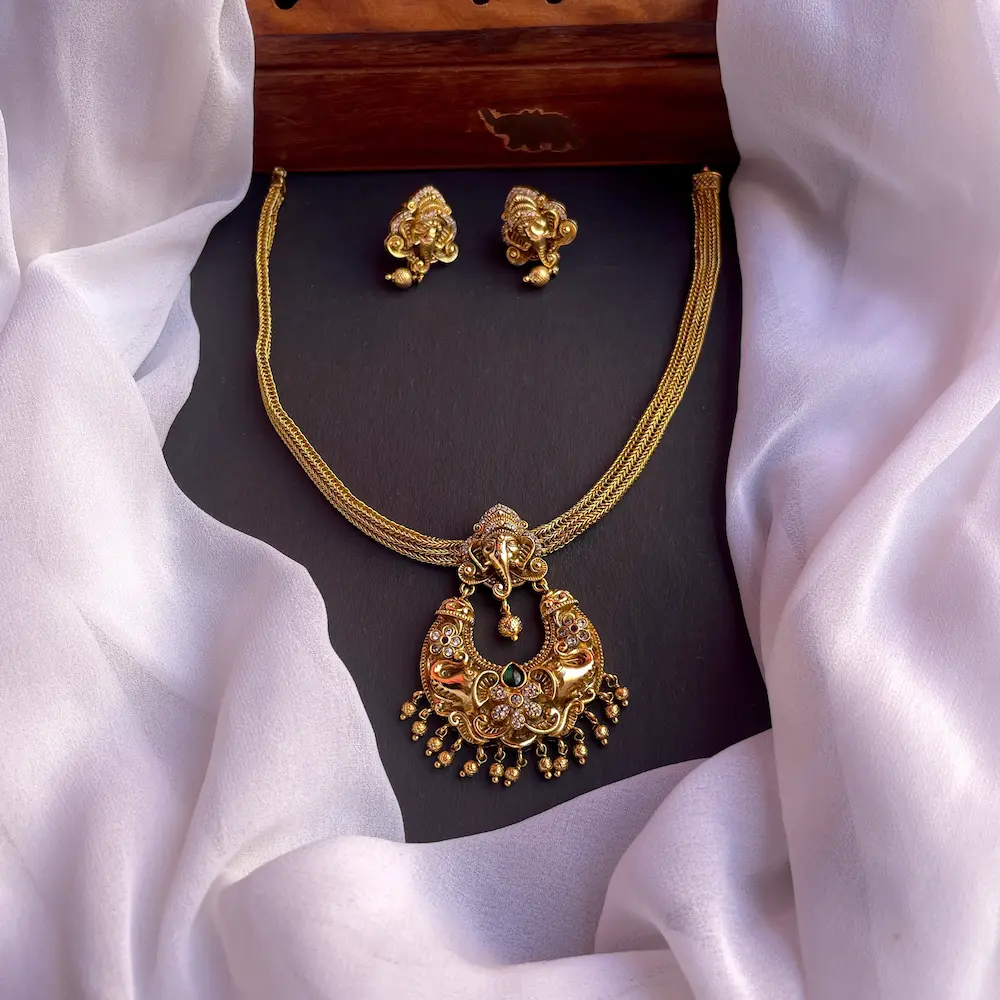 Ganesha Kante Set (Antique Gold Finish)