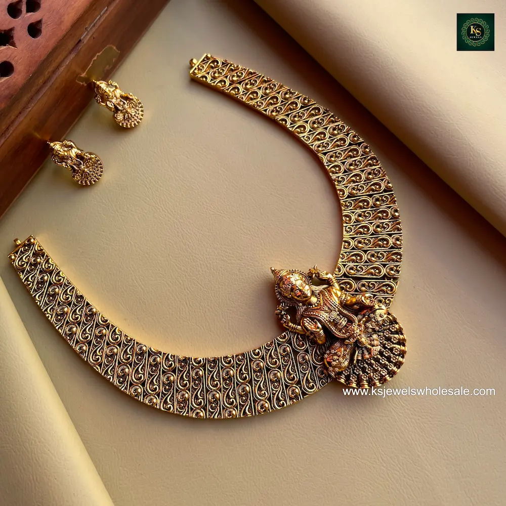 Thirupurasundari Antique Gold Finish Neckset