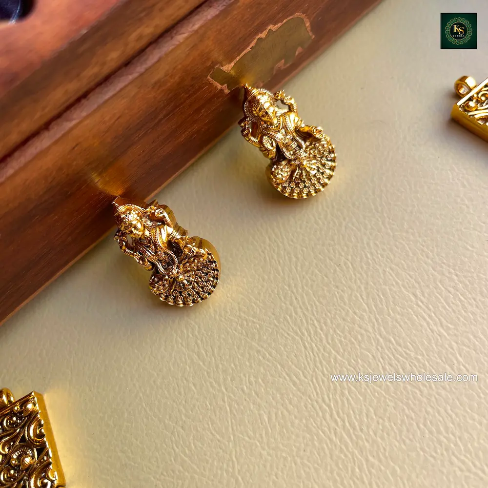 Thirupurasundari Antique Gold Finish Neckset - Image 8