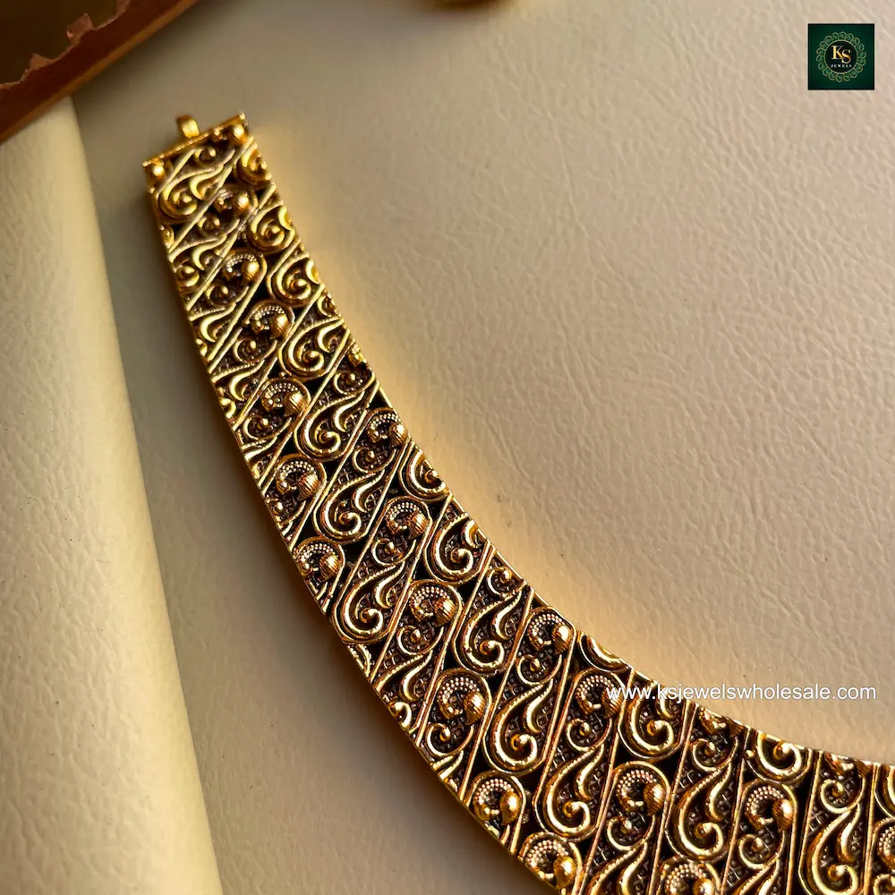 Thirupurasundari Antique Gold Finish Neckset - Image 7