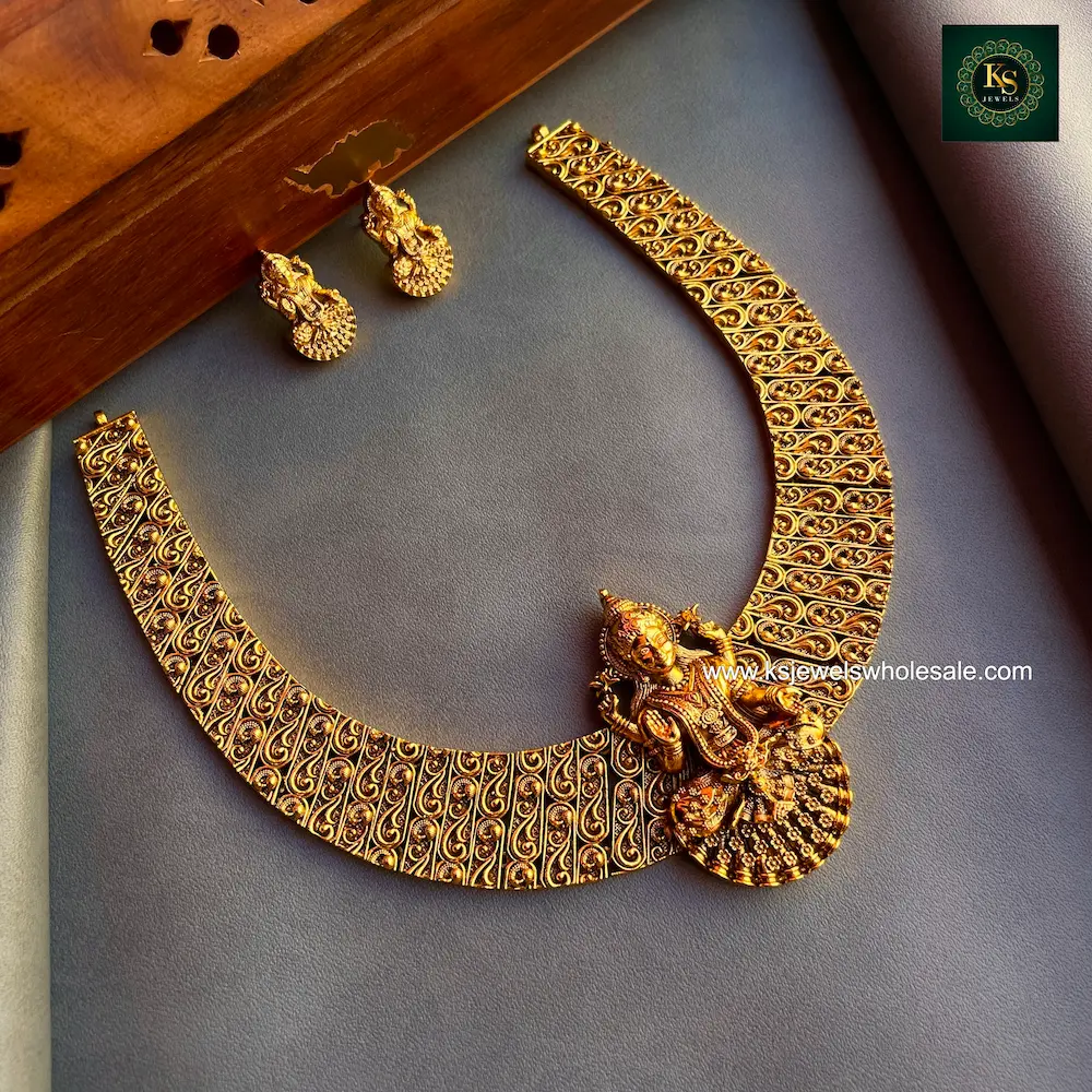Thirupurasundari Antique Gold Finish Neckset - Image 2