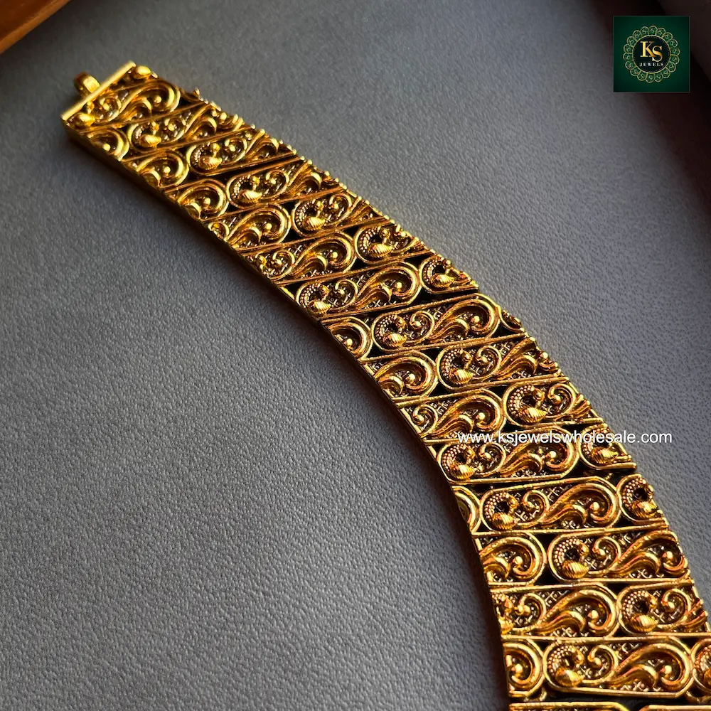 Thirupurasundari Antique Gold Finish Neckset - Image 5