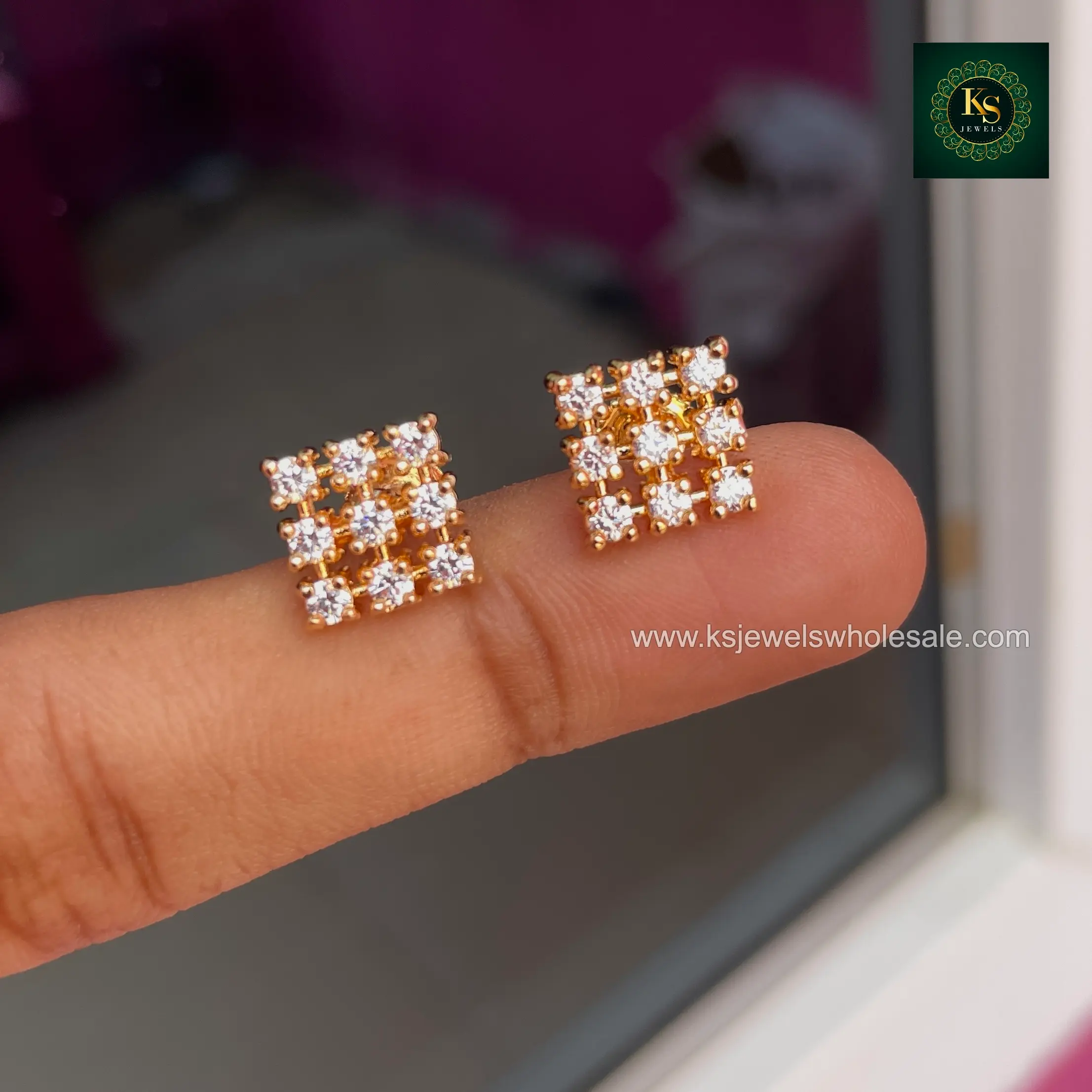 Microplated Stud (Screw Type)