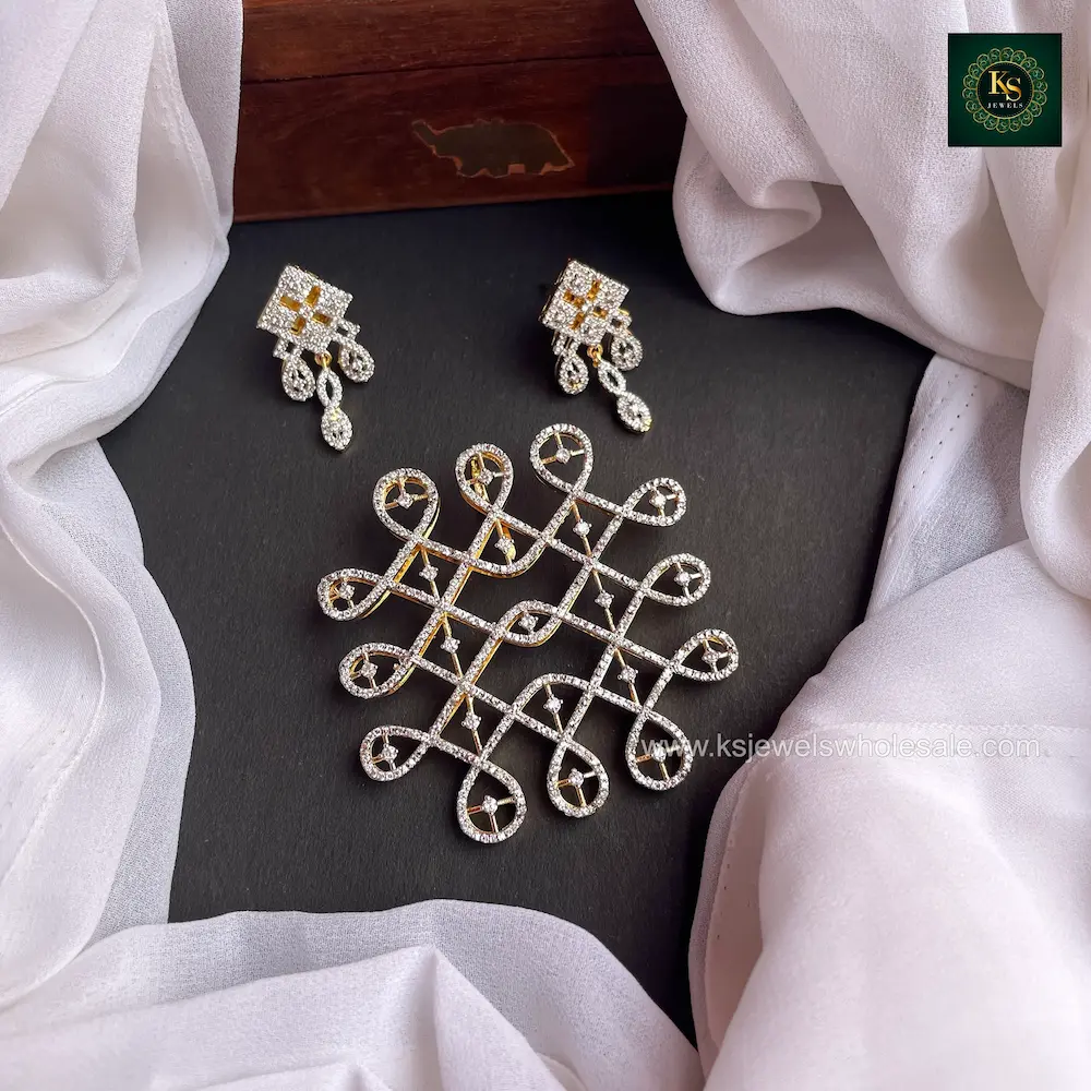 Kolam AD Pendant With Earrings
